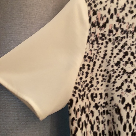 Ikat black, whit and pale pink print shift dress - Picture 3 of 6